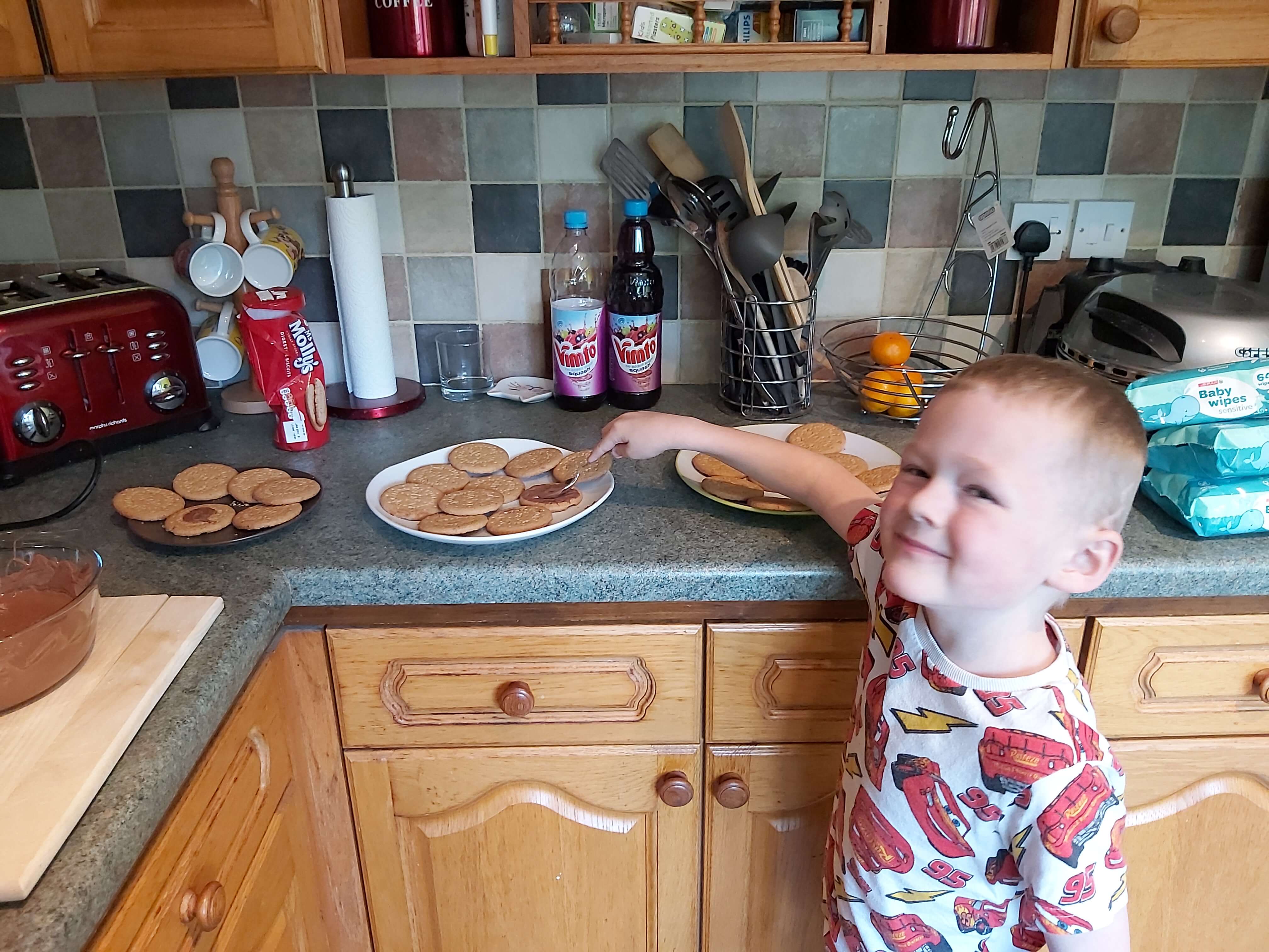 Harri baking cakes